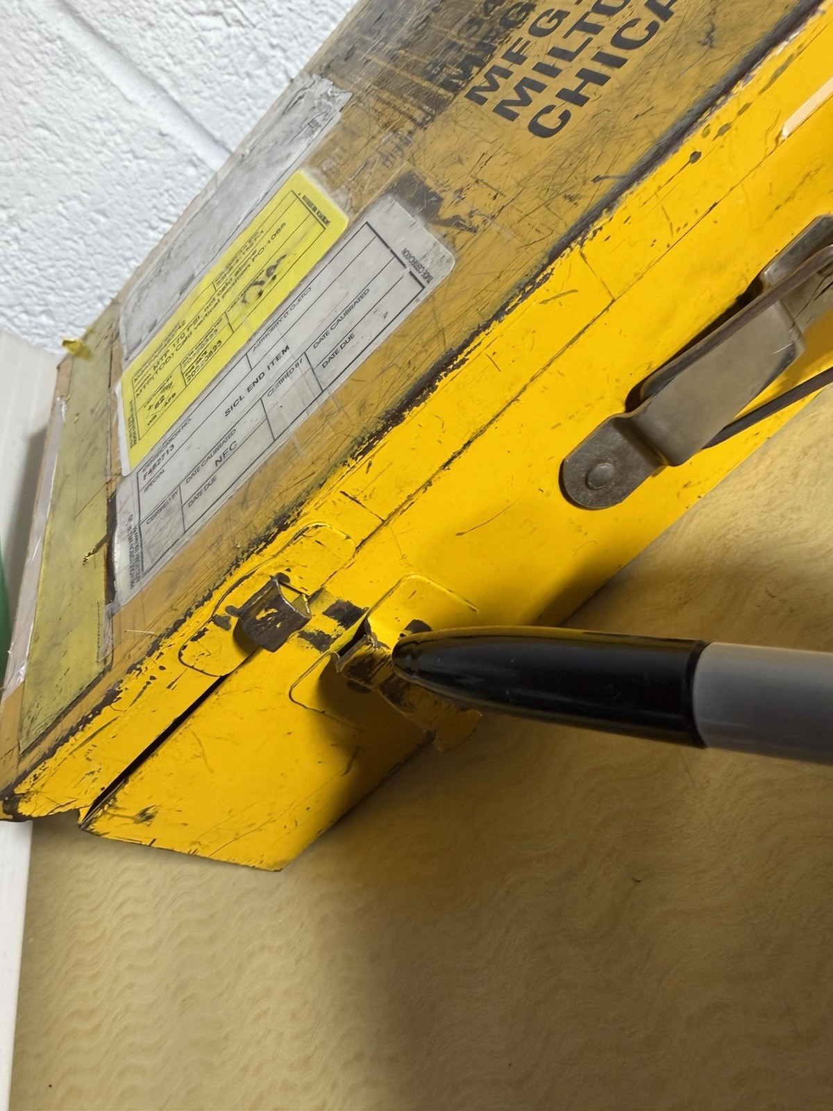 Milton 1065 Inflator Kit Military M85352/1 81349 aviation pressure gauge