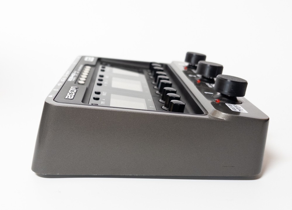 Zoom G3 Effects Processor Tested Working Used w/ adapter box