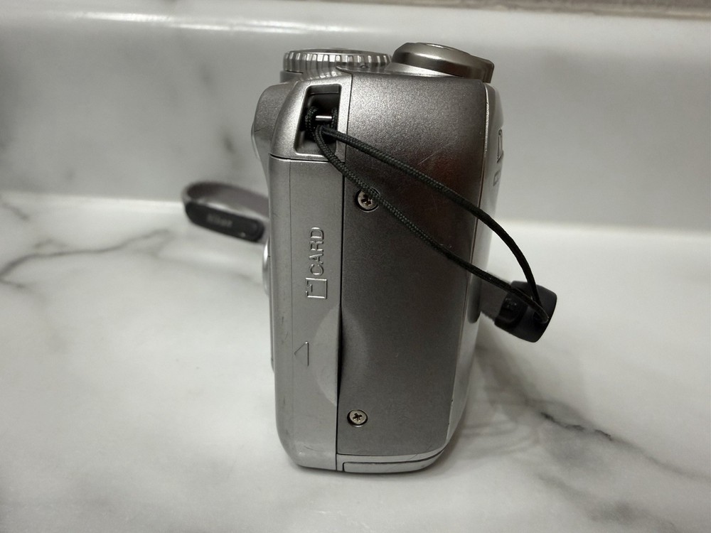 Nikon Coolpix E3100 Compact Digital Point & Shoot Camera 3.2MP 3X Zoom Untested