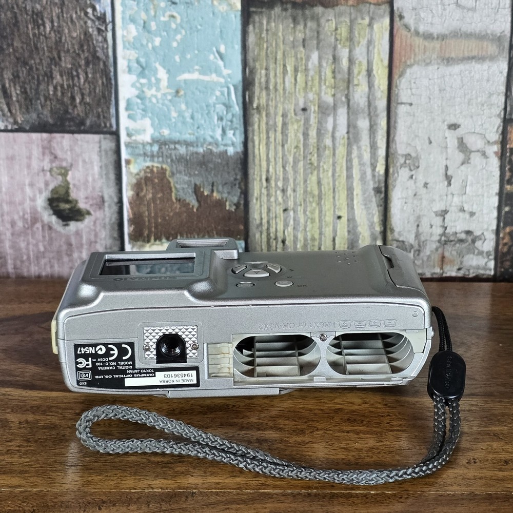 Untested Olympus C-100 Compact Digital Camera For Spares Repairs
