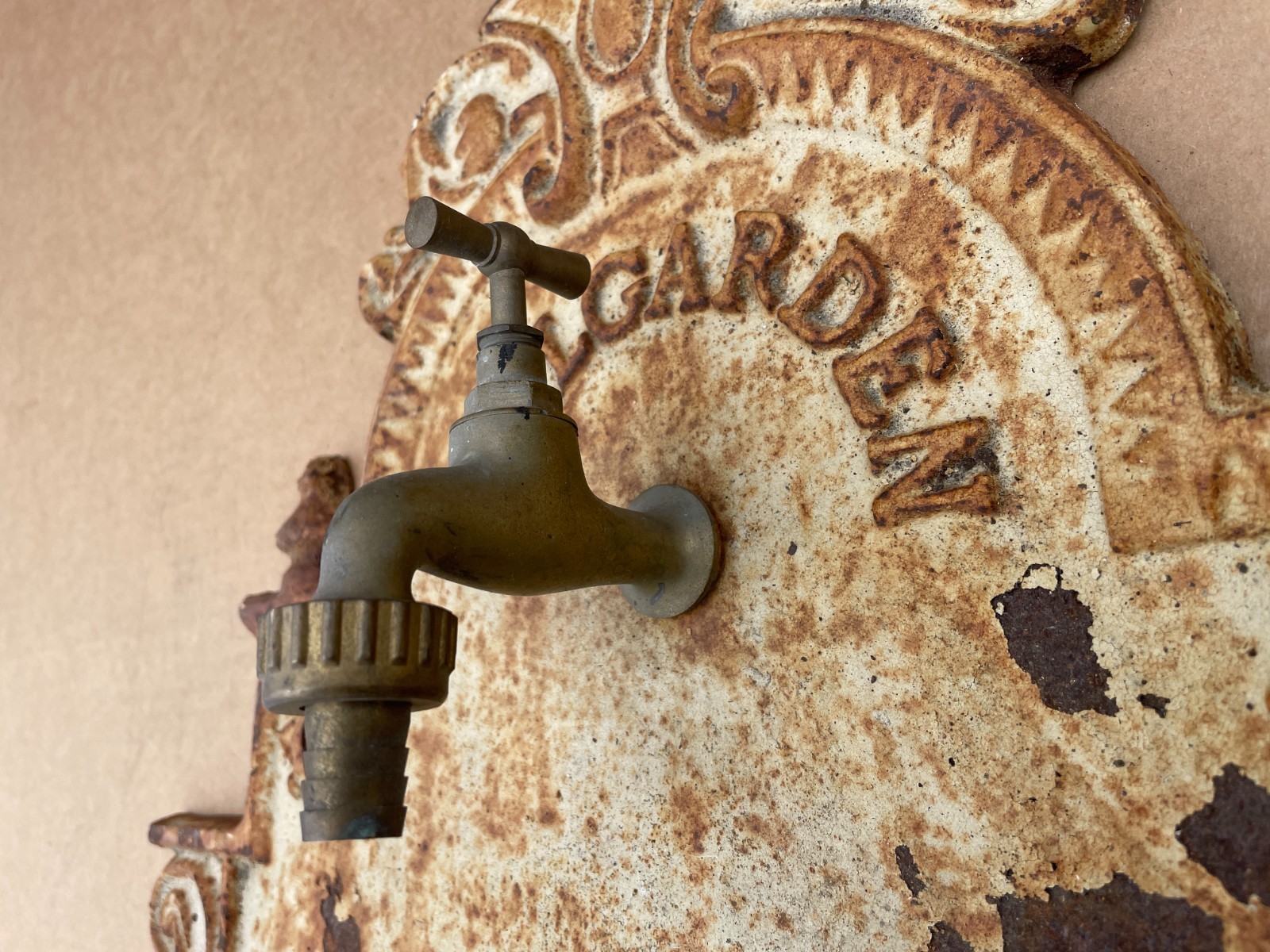 Italgarden Vintage Cast Iron Wall-Mounted Fountain Rust Patina