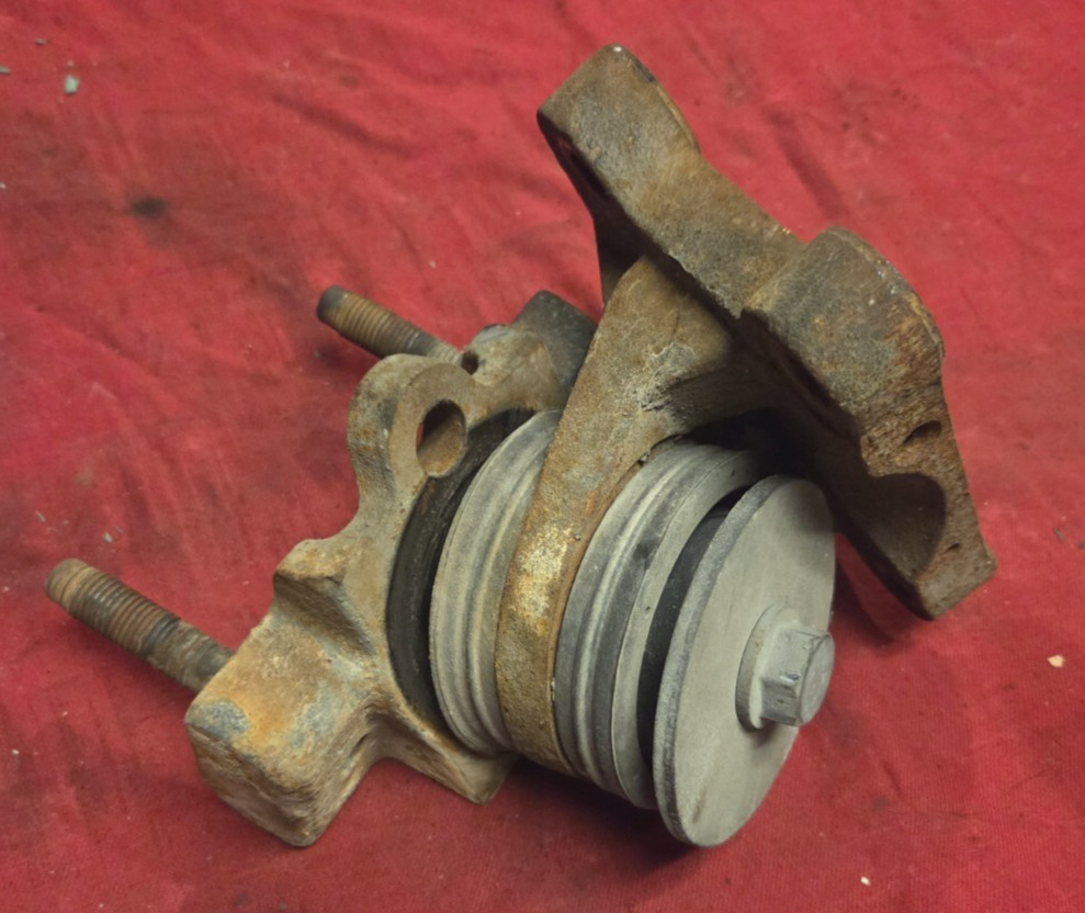 International Maxxforce 13 Engine Front Mount with Bushing  3824527C1, 3824525C1