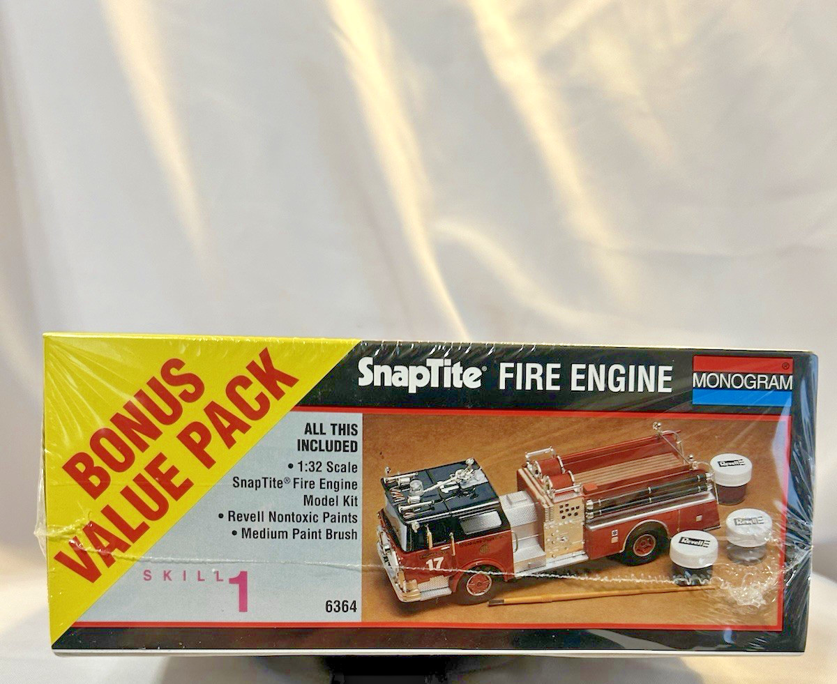 MONOGRAM Mack CF-Series Chicago Fire Engine model kit NEW in Factory SEALED BOX