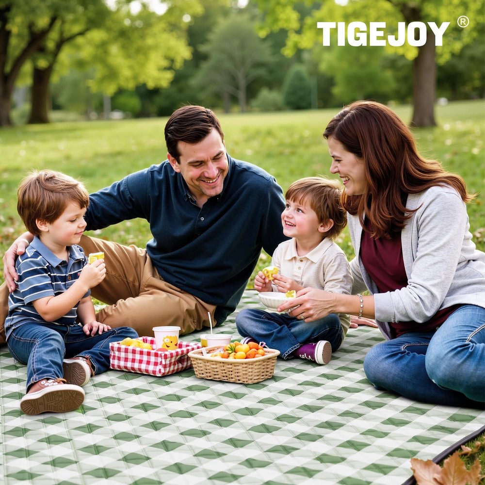 TigeJoy Extra Large Picnic Blanket 6'8" x (Rectangular), Green