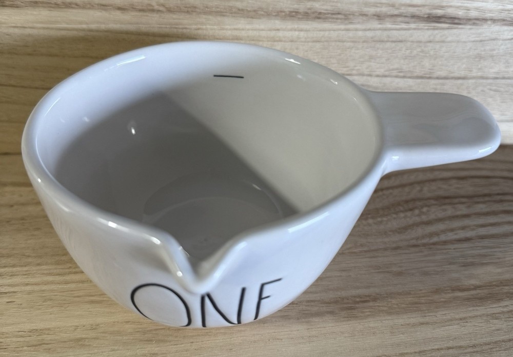 "Rae Dunn" 1 Cup Measuring Cup - A0108