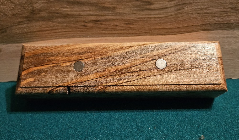 2 Knife display stands - Ambrosia Maple
