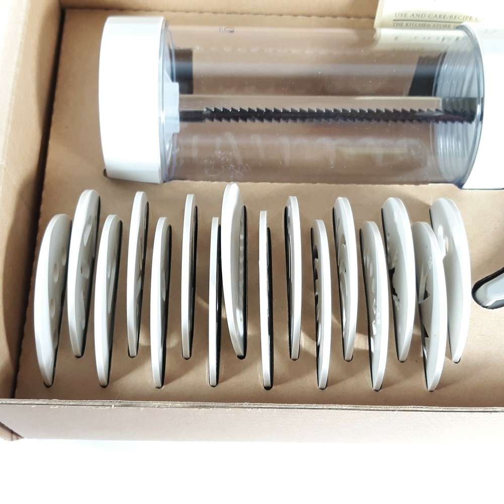 Pampered Chef Cookie Press With 16 Disc