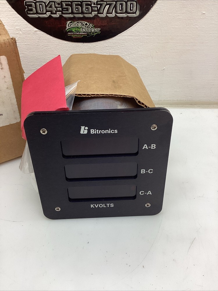 Bitronics VTAIE2000G400 Voltage Meter Triplex Digital Display NIB