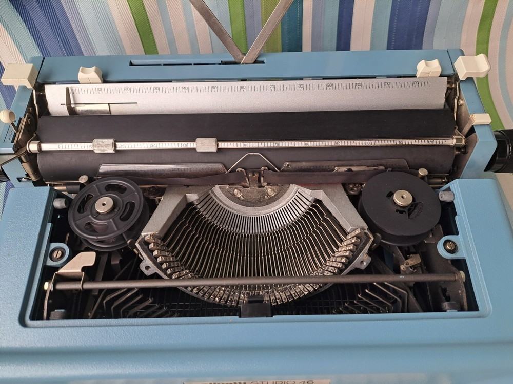 Olivetti Studio 46 Blue Manual Portable Typewriter With Carry Case