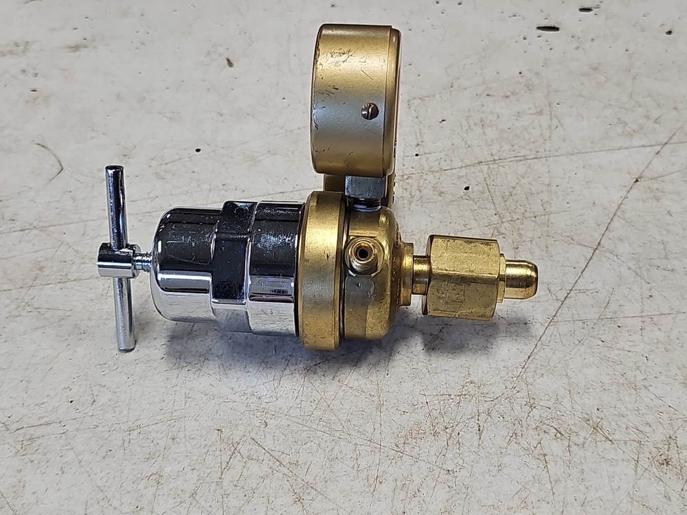 Linde Compressed Gas Regulator 637A W/ Two Oxygen Gauges