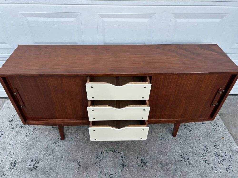 Mid Century Modern Credenza/Sideboard/Buffet