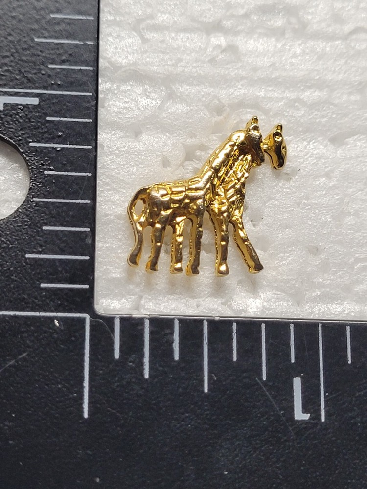 GERAFFE HAT LAPEL PIN PIN BACK USED (I0867)