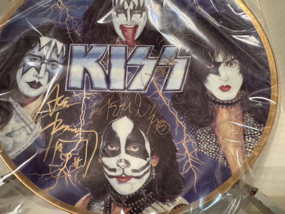KISS ORIGINAL MEMBERS (PAUL, GENE, PETER, ACE) 1997 GARTLAN SIGNED PLATE A/P (B)