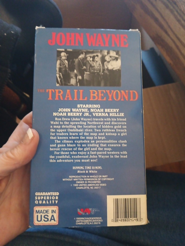 John Wayne Westerns 5-Pack Plus 2 VHS Set Pre-Owned Good Condition with Box