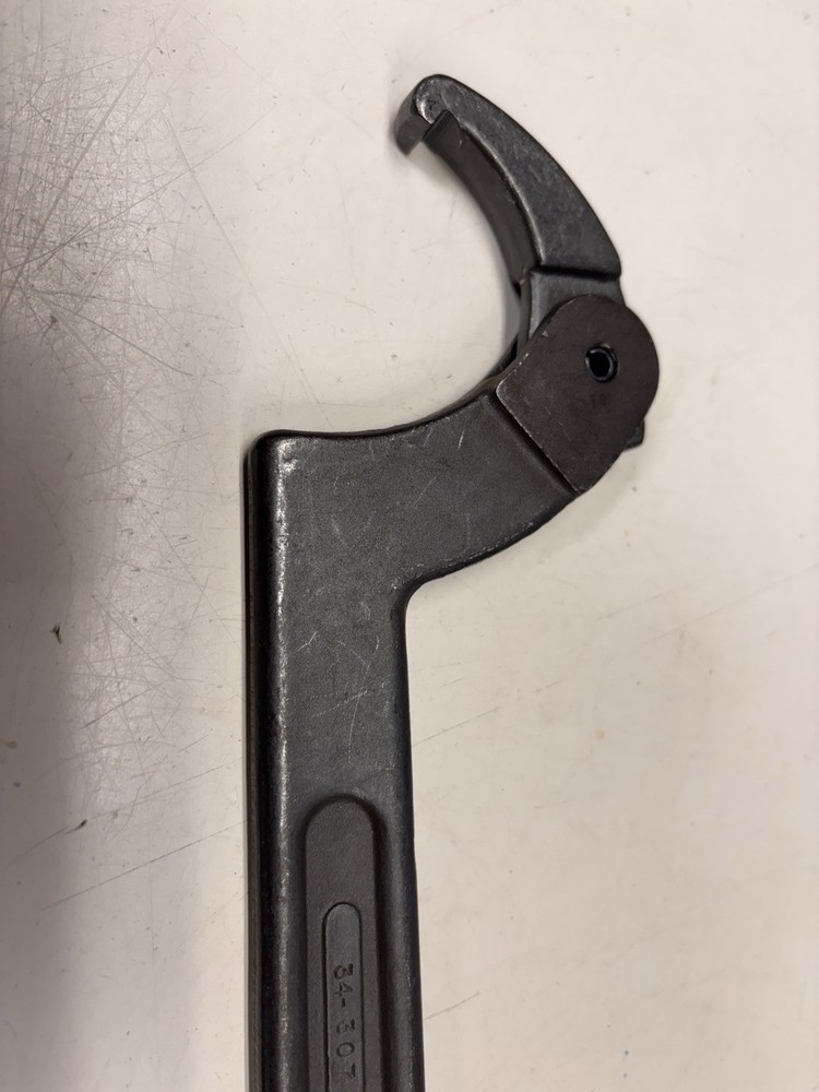 Armstrong Spanner Wrench 34-307 Adjustable Hook , 2" - 4 3/4" RANGE. NEW