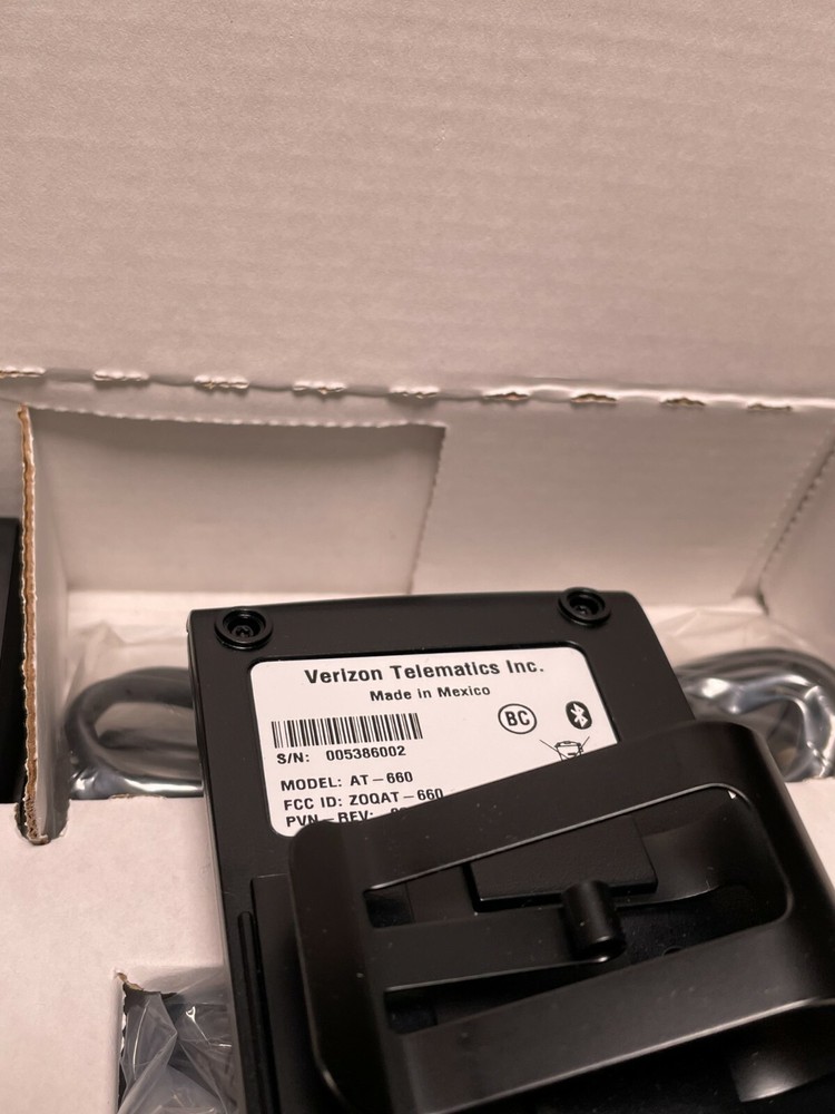 HUM by Verizon Bluetooth Speaker Connected Car Tech Diagnostics Model AT-660