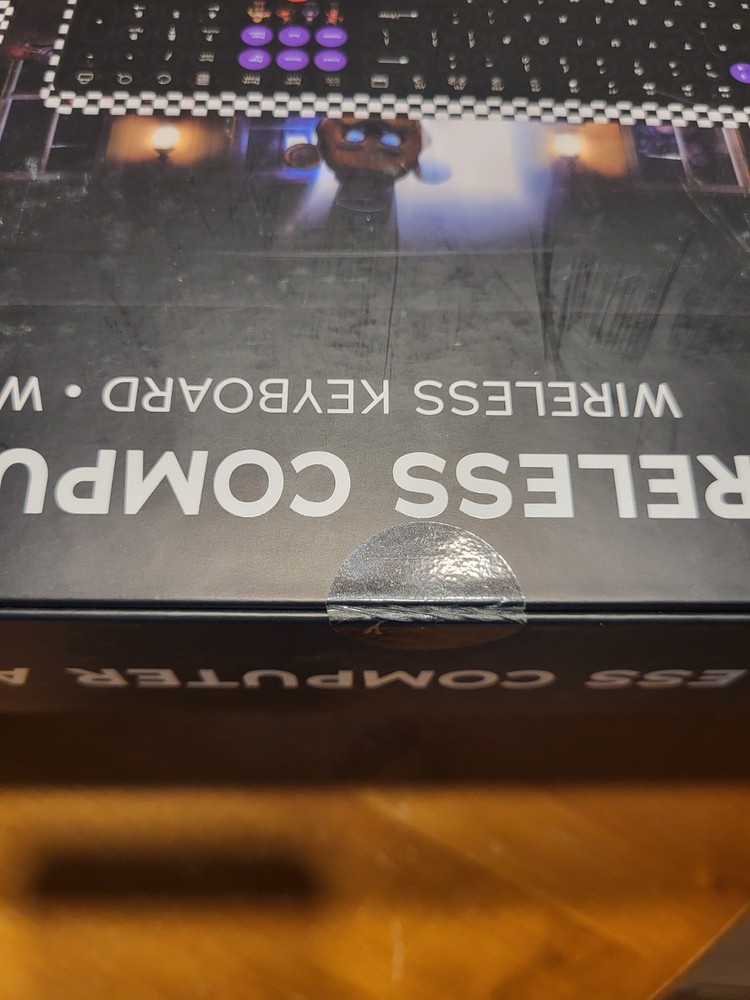 Five Nights at Freddy's Wireless Computer Accessory Set Keyboard Mouse Desk Mat