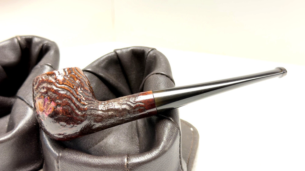 UNKNOWN MAKER: Small,  Blast Finished Apple with Tapered Ebonite Stem