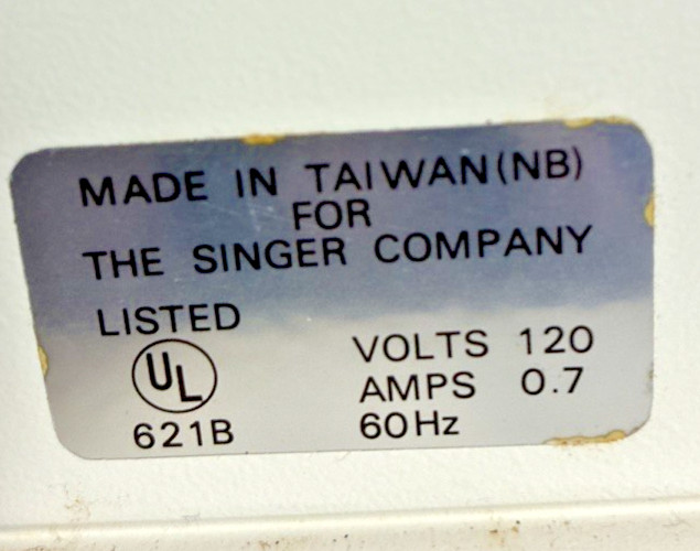 Vintage Singer Model 5528 Sewing Machine Zigzag. TESTED + Case