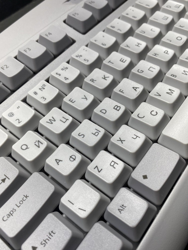 Sun 320-1313 Keyboard, Type 6 USB, 2M Attached Cable, Russian Key Layout