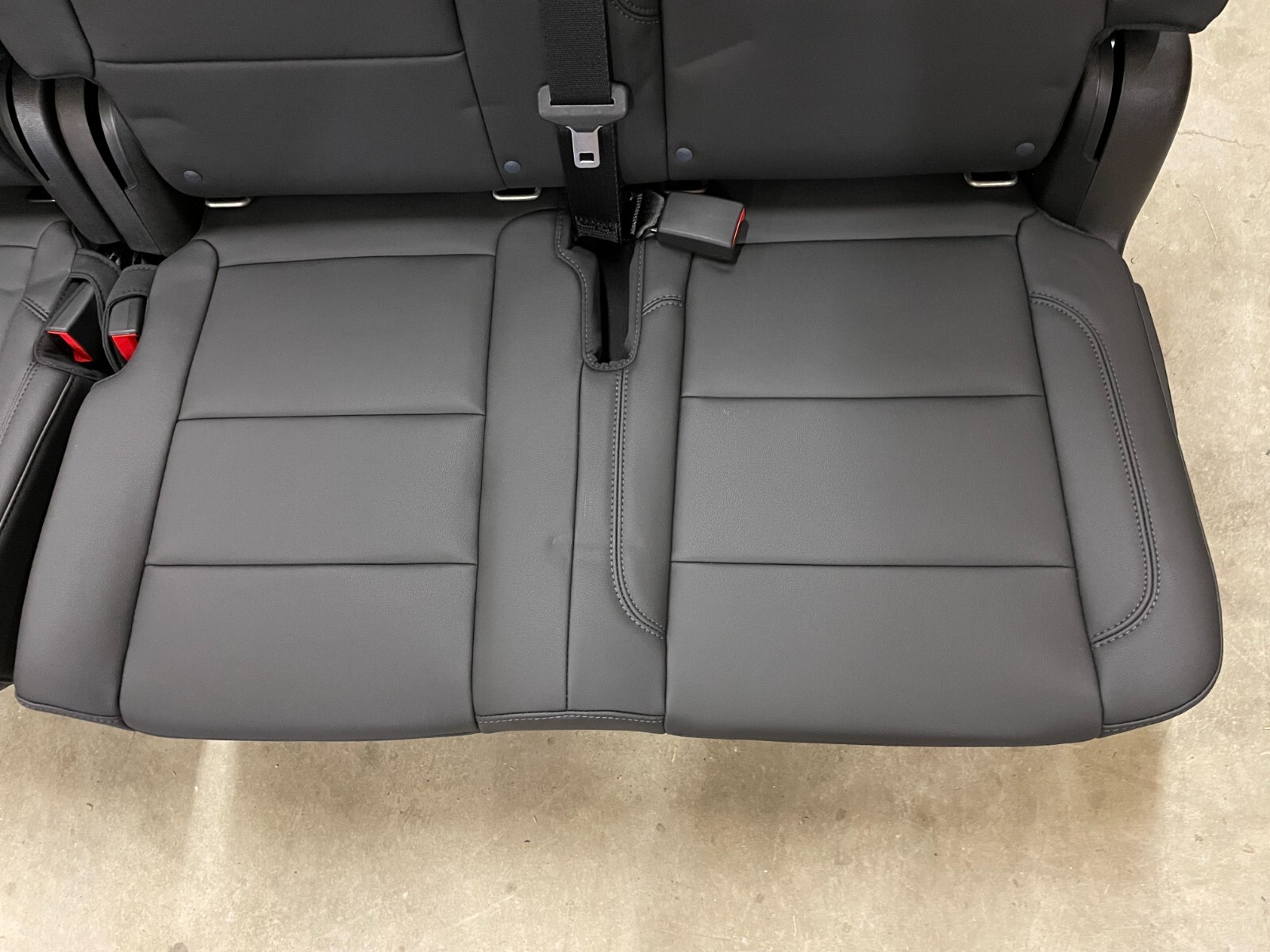 21-25 TAHOE YUKON ESCALADE SUBURBAN LEATHER 2ND ROW SEAT EBONY (JET BLACK) OEM