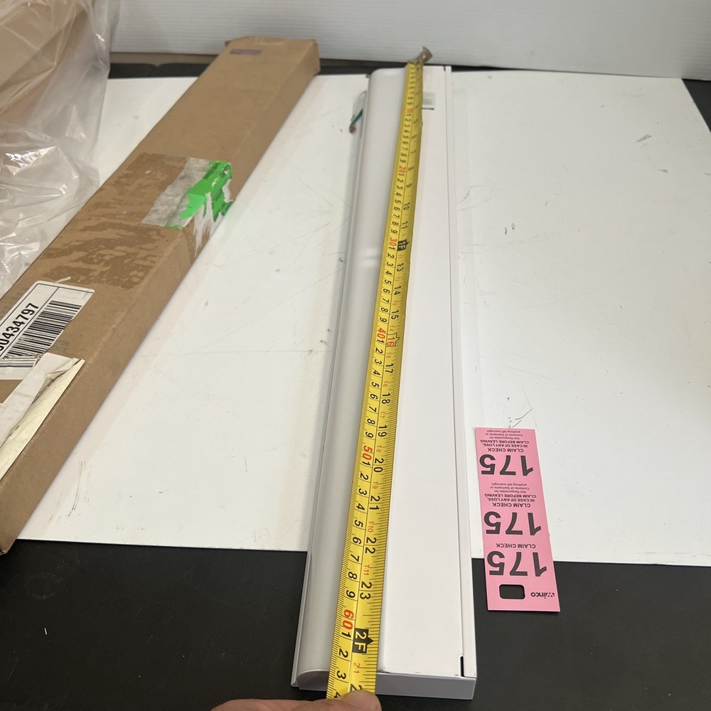 Progress Lighting 24.5 3.7” W LED White Modern Linear Undercabiet Light Switc