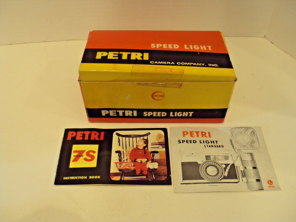 Vintage PETRI Speed Light set/READ