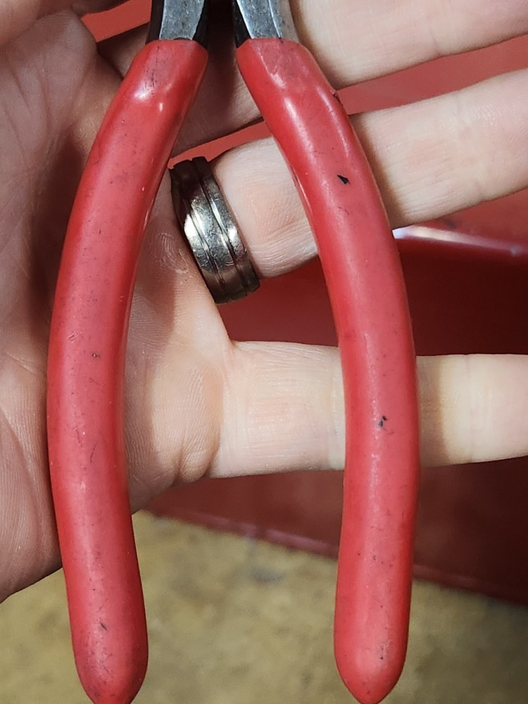 Mac Tools Needle Nose Pliers P301822 8" Red Handle