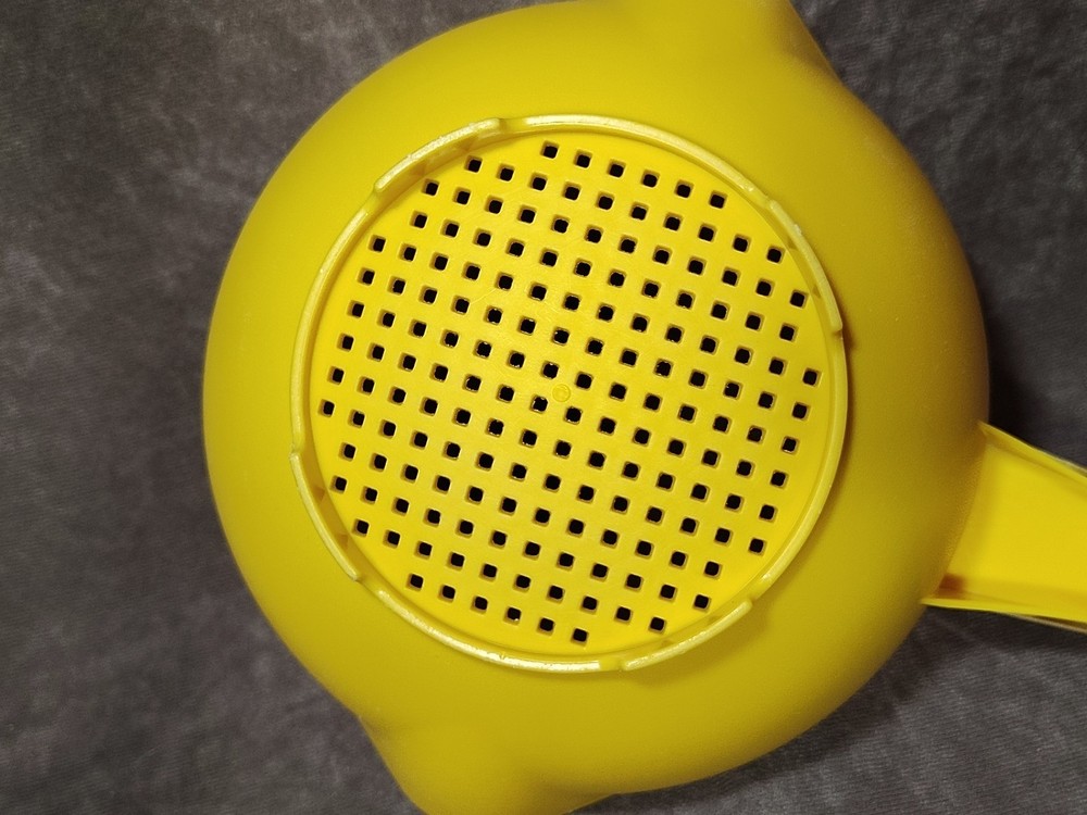 Vintage Tupperware #1200 1Qt & #1523 2Qt Colanders Strainers YELLOW