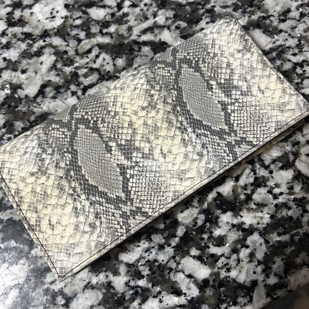 GBC Cute Snakeskin Pattern