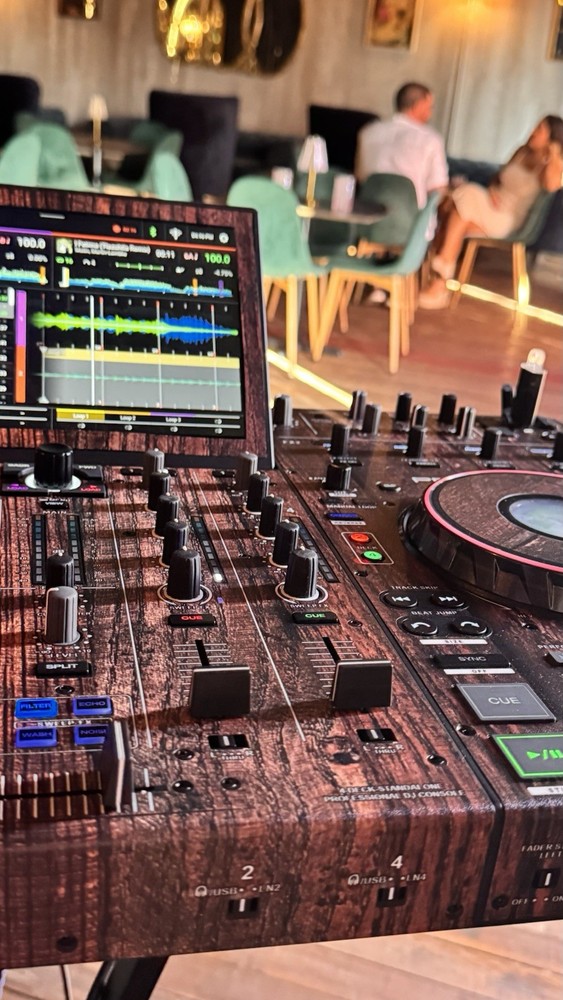 Denon Prime 4+ Controller + Decksaver Mint condition