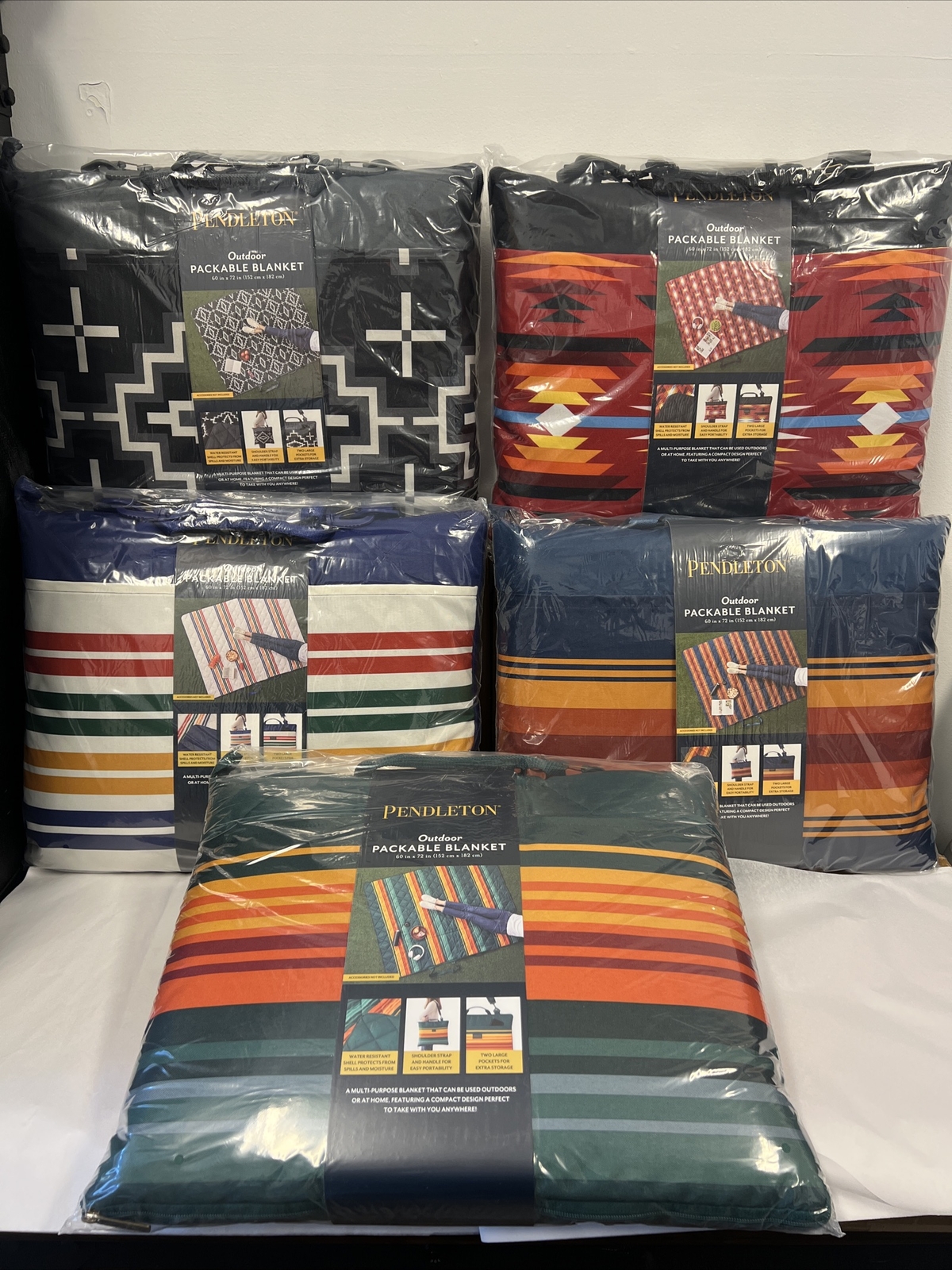 Pendleton Outdoor Packable Blanket Picnic Tailgate Folds & Zips 60x72 inches