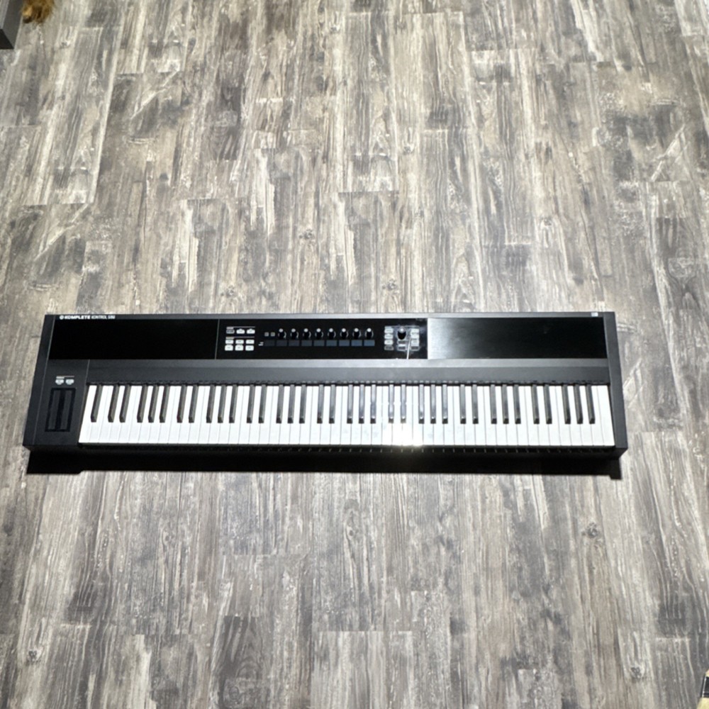 Native Instruments Kontrol S88 88-Key Weighted Keyboard Controller