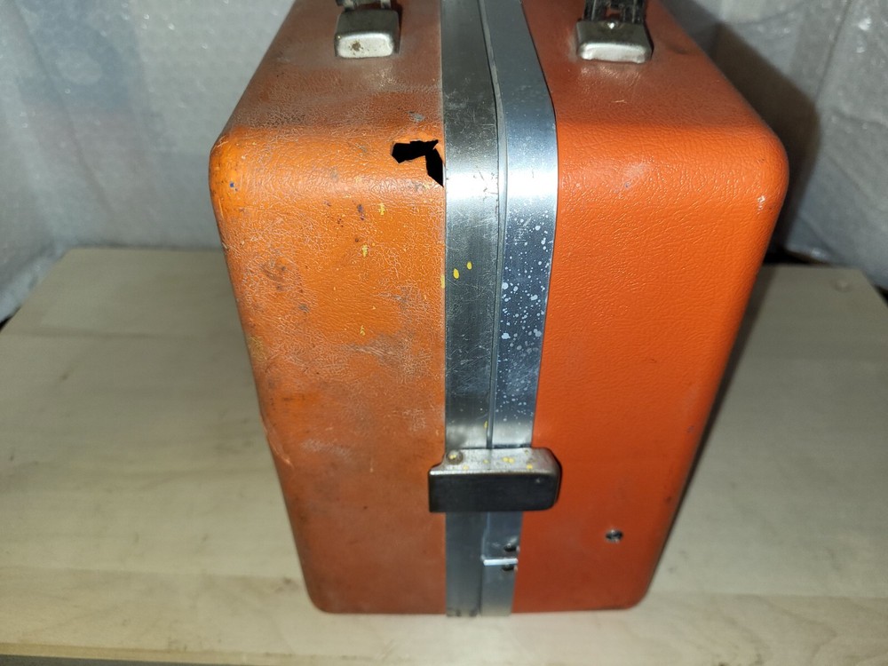 Metrotech Model 480 Pipe and Cable Locator Transmitter Receiver. 