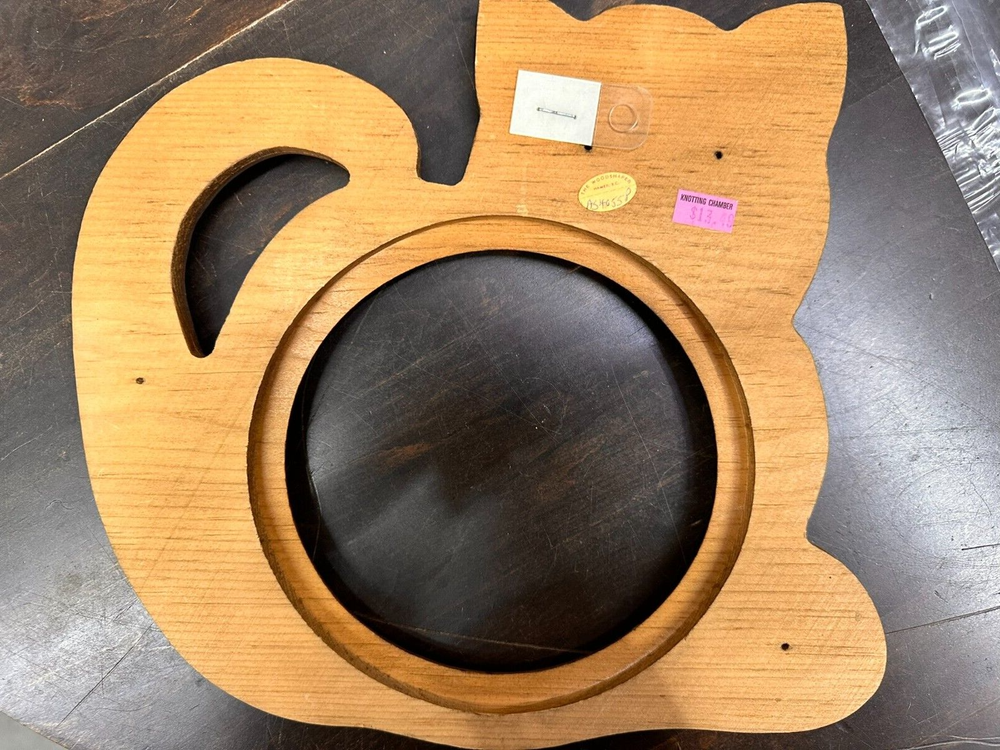 Cat frame from the Woodshaper solid wood circle frame