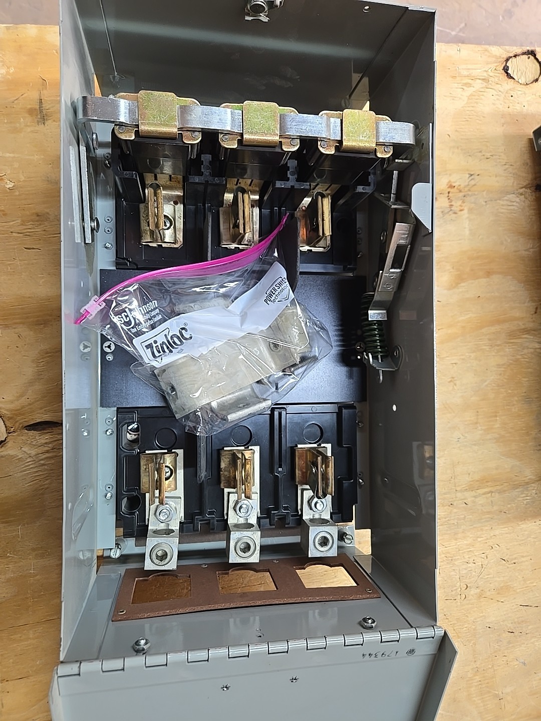 V7F3604 Siemens I-T-E 200 amp 600V WITH MOUNTING KIT