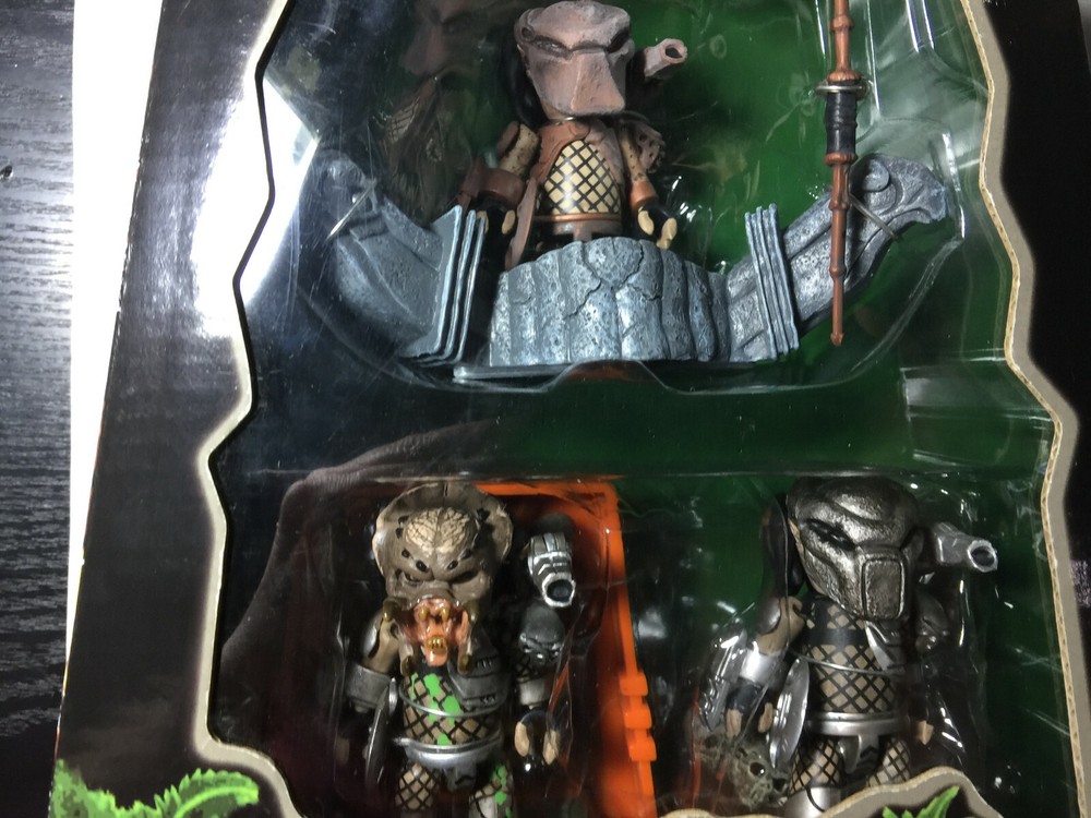 Mez-itz Predator 3 action figure set (Damaged Box)