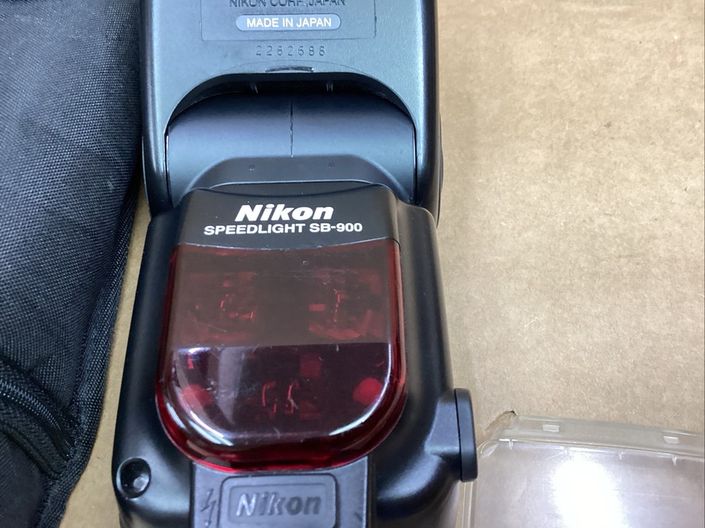 Nikon Speedlight SB-900 Flash With Case Tested with battery