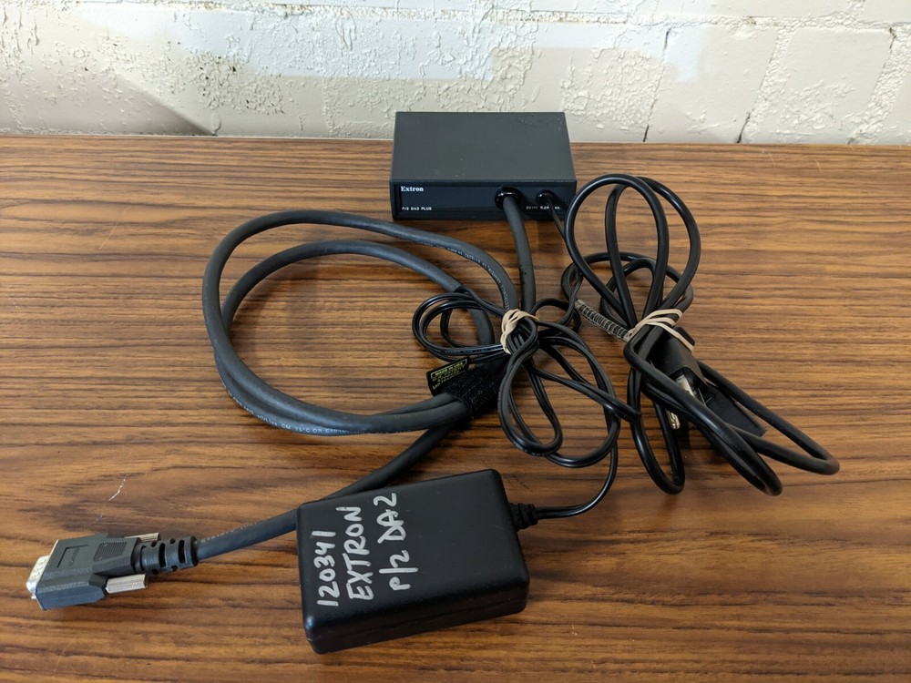 EXTRON P/2 DA2 Plus VGA Signal Amplifier Display Line Driver Extender w/ Cords