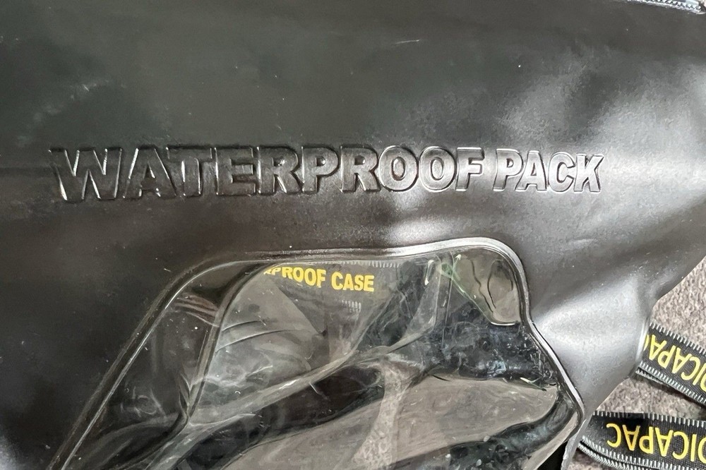 DICAPAC WP-S10 Floating 100% Waterproof DSLR Camera Case