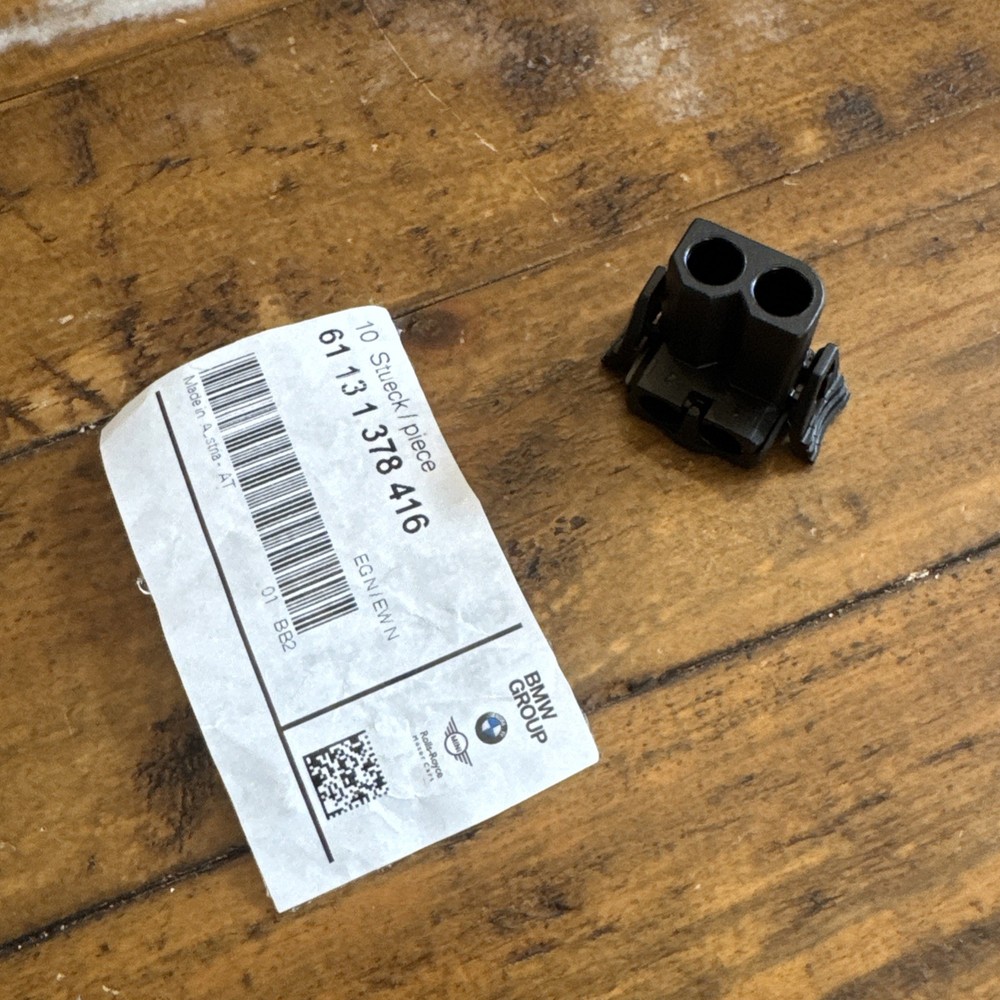 x1 OEM BMW E30 E36 Diff Differential Plug Terminal Connector Housing 90* 1378416