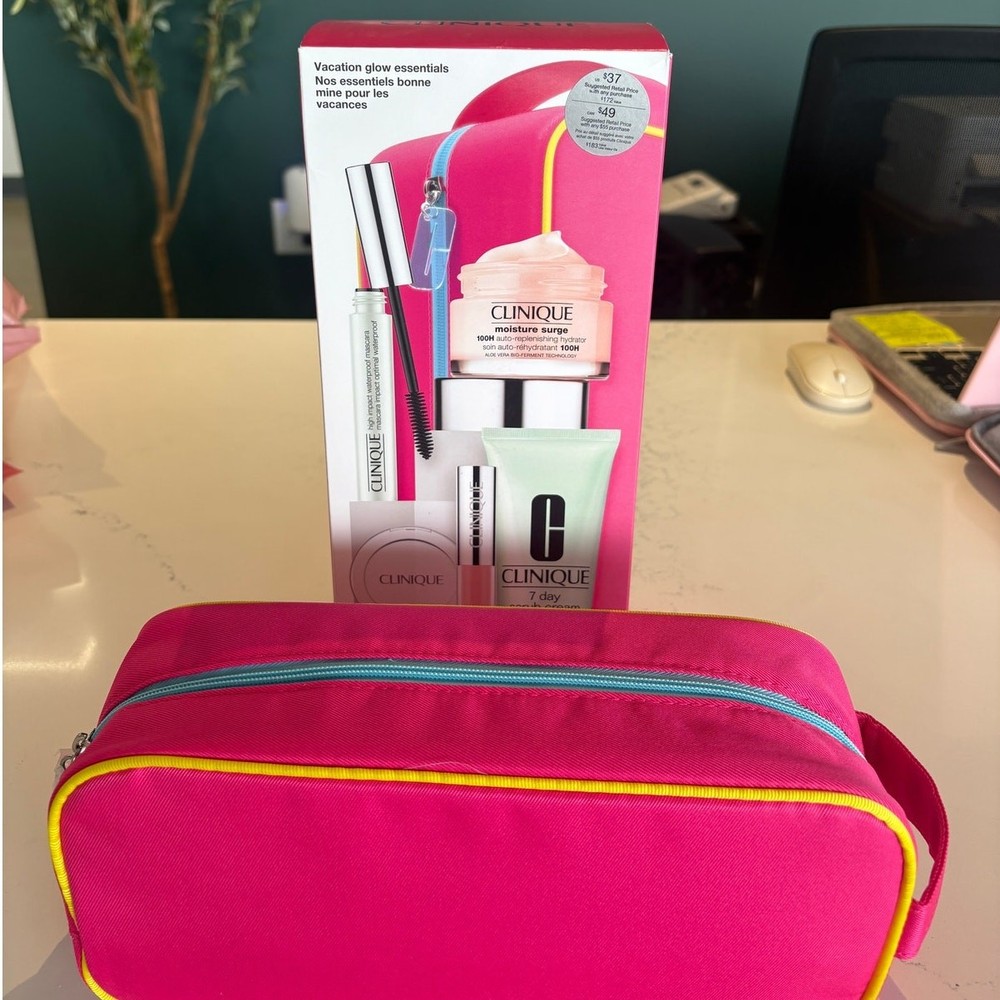 Clinique Vacation Glow Gift Set