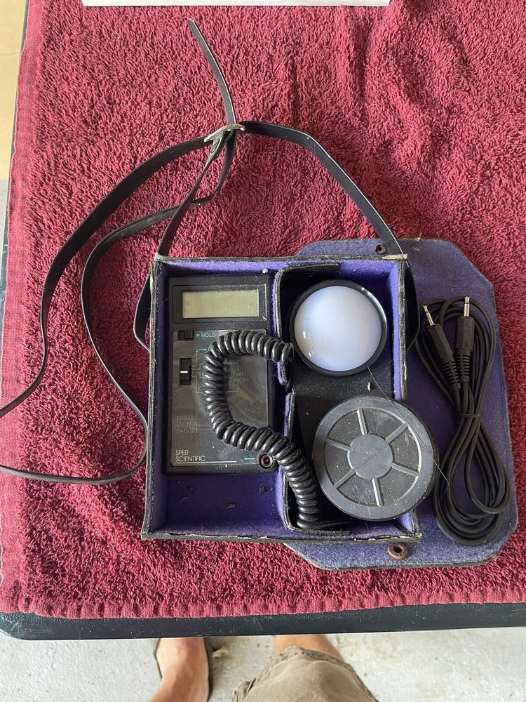 SPER SCIENTIFIC Light Meter No 840021  Plus Original Case