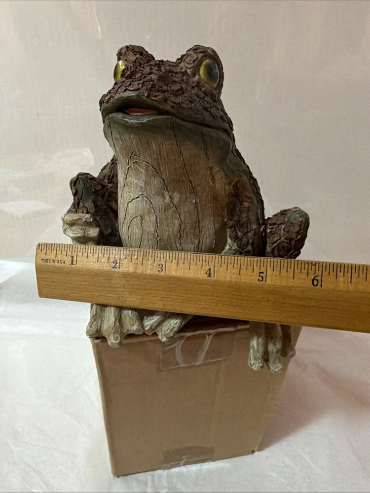 Frog Statue 7” x 6.5”