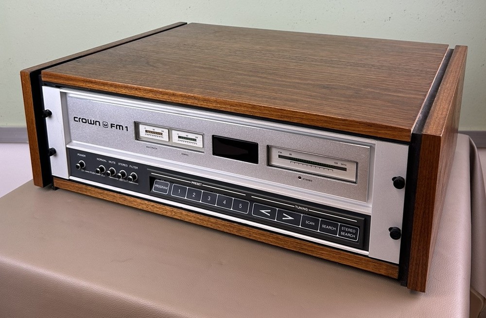 CROWN FM1 STEREO TUNER NICE