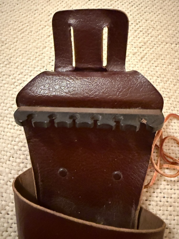Vintage Bear Archery Hip Quiver