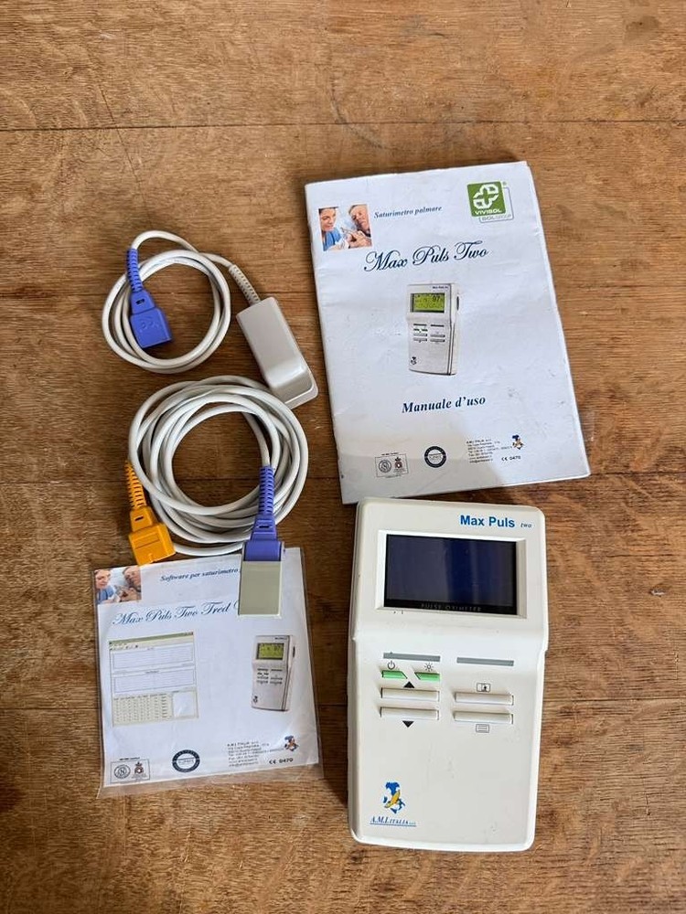 Max Puls Two handheld pulse oximeter manufactured by A.M.L. Italia