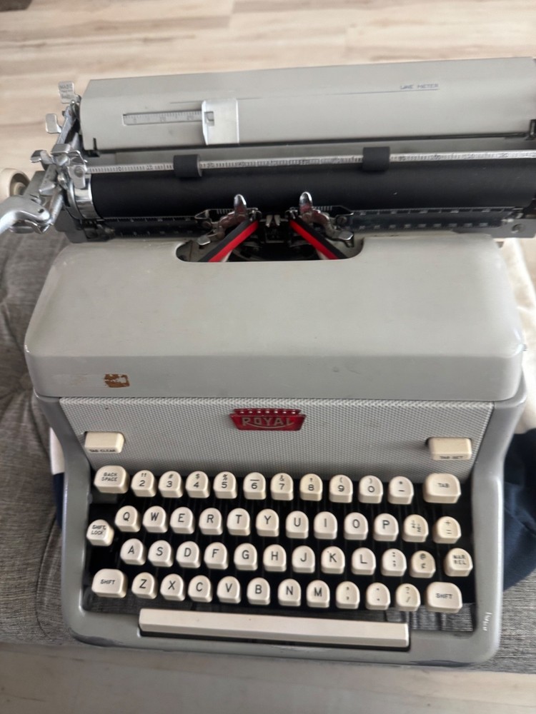 Vtg Royal Typewriter FPP