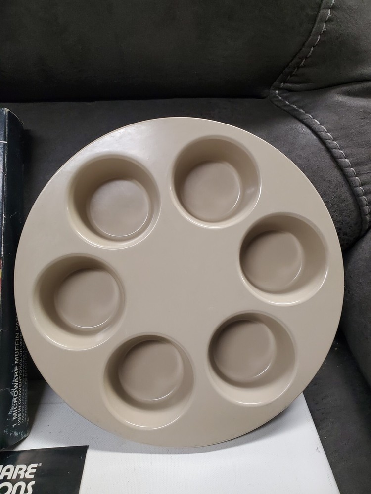 Kitchen Bakeware - Anchor Hocking Microwave Muffin Pan With Box and Instructions