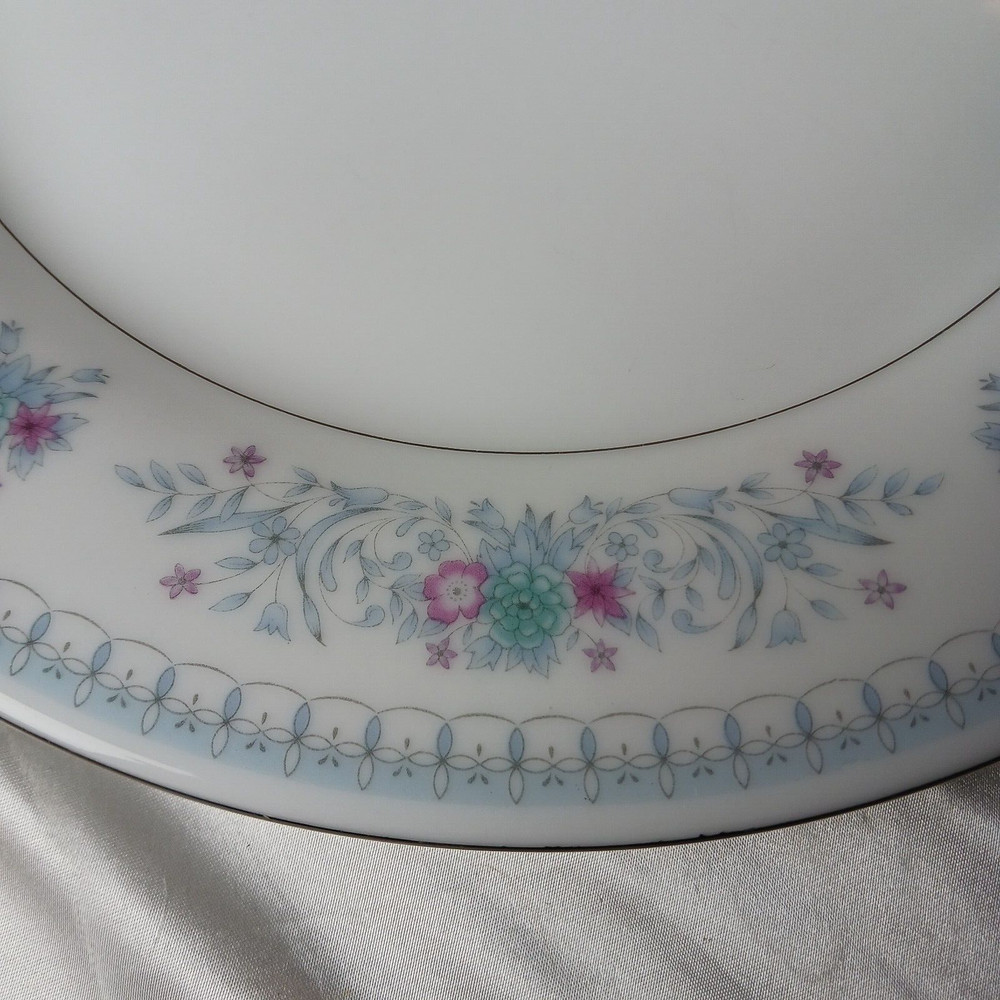 CROWN MING FINE CHINA HARMONY PATTERN DINNER SET FOR 4 (20 pieces)